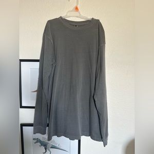 basic gray long sleeve tee